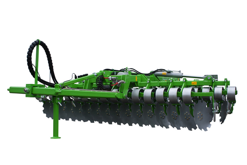 Compact disc harrows hydraulically folded (semi-mounted) Pegasus