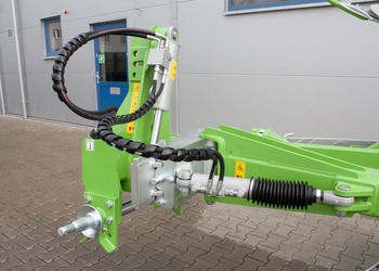 Hydraulischer Zylinder, der die Drehung des Pfluges steuert