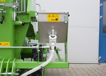 mineral fertilizer dispenser (metal or acid resistant steel)